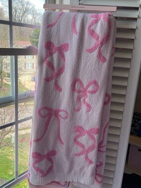 Cupcakes and Cashmere Bow Blanket